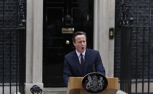 Le Premier ministre britannique et leader du Parti conservateur, David Cameron, lors d'une conférence de presse devant le 10 Downing Street à Londres, le 8 mai 2015.