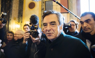 François Fillon vote au premier tour de la primaire à droite, le 20 novembre 2016 à Paris.