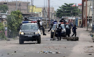 Des policiers dans les rues de Kinshasa, en RDC.