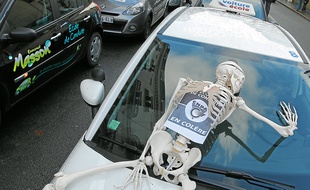 Près de 500 autos ont manifesté.