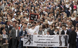 Environ 2.500 personnes ont participé à la marche en hommage à Aurélie Châtelain, à Caudry.