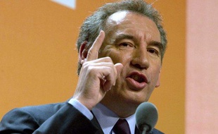François Bayrou lors d'un meeting de la campagne européenne, le 29 mars 2009 à Paris.