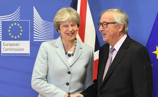 Theresa May et Jean-Claude Juncker