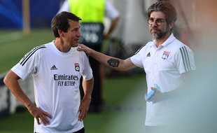 Rudi Garcia et Juninho, ici le 6 août 2020 à Turin avant le 8e de finale retour de Ligue des champions contre la Juventus. Miguel MEDINA