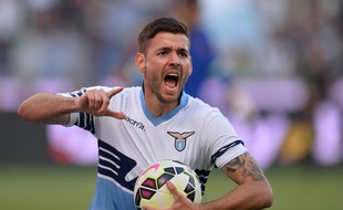 Victime d'une grave blessure en début d'année, Filip Djordjevic a tout de même joué un rôle prépondérant dans la belle saison de la Lazio de Rome. AFP PHOTO / ALBERTO PIZZOLI