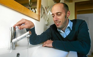 Denis, inscrit au défi, espère découvrir de nouvelles combines pour baisser sa consommation et ses factures.