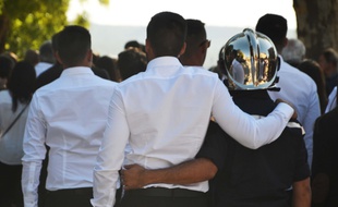Près d'un millier de personnes ont salué la mémoire de Jérémy.
