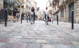 Promenade à vélo dans les rues de Bordeaux pour Cap à l'ouest, le road trip de 20 Minutes Magazine.