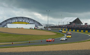 Comme beaucoup d'autres passages du circuit, le virage Dunlop est devenu iconique de la course.