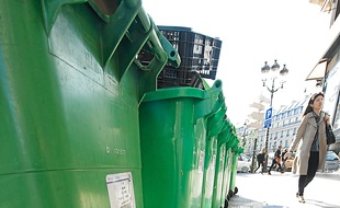Les déchets ménagers sont recyclés .