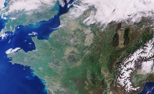 La France vue du ciel. Image satellite. (Illustration).