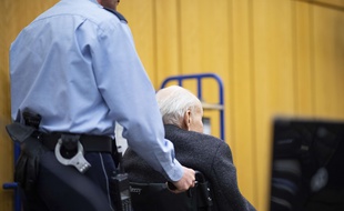 Johann Rehbogen, un ancien garde du camp nazi de Stutthof, est jugé au tribunal de Münster, en Allemagne, le 13 novembre 2018.
