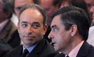Après des déclarations fracassantes, les rivaux de l'UMP Jean-François Copé et François Fillon se sont appliqués samedi à mettre en sourdine leur rivalité, conscients de l'impact négatif d'une guerre des chefs sur l'électorat de droite, à quinze jours des législatives.