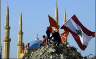 Le secrétaire général de la Ligue arabe, Amr Moussa, entame mardi une mission délicate de médiation à Beyrouth pour tenter de trouver une issue à la crise politique, alors que le gouvernement et l'opposition ne parviennent pas à s'entendre sur un gouvernement d'union nationale.
