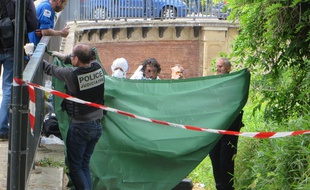 Jeudi 26 mai lors de la découverte de la valise contenant le tronc de la victime, sur les berges du Canal du Midi.