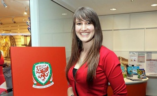 La chanteuse bretonne Élise Lalettra est prête à encourager le Pays de Galles.