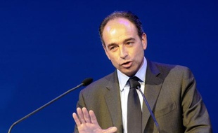 Le secrétaire général de l'UMP, Jean-François Copé, estime qu'il faut, après le second tour de l'élection présidentielle, "ouvrir une nouvelle page dans l'histoire de l'UMP", dans un entretien vendredi au quotidien gratuit Metro.