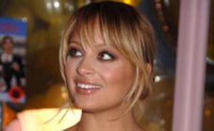 La starlette a accouché, elle aussi, le 11 janvier 2007. Et dès le lendemain matin, Nicole Richie et Joel Madden ont ramené leur premier bébé Harlow Winter Kate, une petite fille de 2,9kg, à la maison.