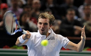 Le tennisman français Julien Benneteau, lors de sa victoire à Bercy face à Roger Federer le 11 novembre 2009.