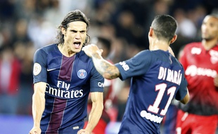 Cavani fête son but avec Di Maria