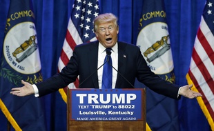 Donald Trump remercie ses supporteurs après avoir remporté au moins six Etats lors du Super Tuesday, le 1er mars 2016.