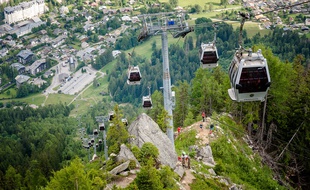 Le vertigineux point de vue des coureurs, depuis l'arrivée du kilomètre vertical au-dessus de Chamonix.