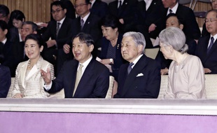 Naruhito et Akihito, ex-futur et futur ex empereur du Japon.