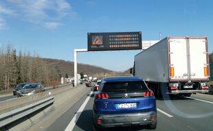 Illustration d'un bouchon sur l'autoroute.