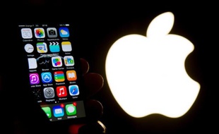 Un iPhone, produit emblématique d'Apple