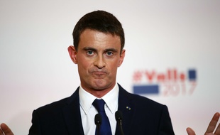 Manuel Valls le 3 janvier 2017 à la Maison de la Chimie, à Paris.