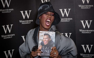 Grace Jones en promo pour ses mémoires, à Londres, le 12 novembre 2015.