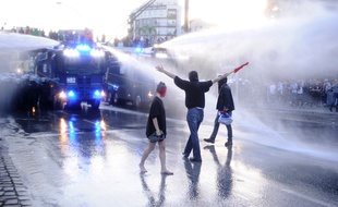 Des affrontements entre forces de l'ordre et militants anti-G20 ont eu lieu en marge du somment à Hambourg, le 6 juillet 2017.