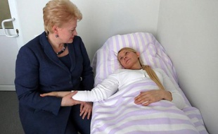 La Cour européenne des droits de l'homme (CEDH) s'est dite vendredi satisfaite des mesures prises par l'Ukraine pour assurer un traitement médical à l'ex-Première ministre emprisonnée Ioulia Timochenko, soulignant toutefois qu'elle restait "saisie de la question".