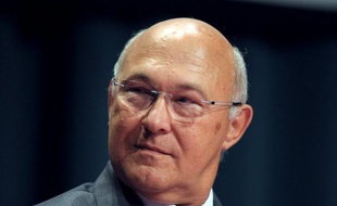Le ministre du Travail, Michel Sapin, a estimé dimanche sur radio J que le contrat de travail "n'est plus un contrat stable" et qu'il fallait "revoir cela" avec les partenaires sociaux pour "donner plus de sécurité de l'emploi".