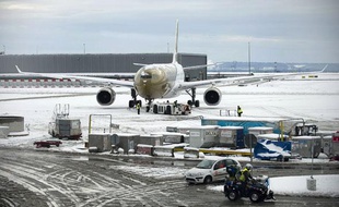 L'aéroport de Roissy fortement perturbé par la neige le 19 décembre 2010.