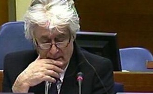 Radovan Karadzic, qui s'est défendu seul, a été reconnu coupable de génocide, crimes contre l'humanité et crimes de guerre au cours de la guerre de Bosnie (1992-1995), conflit qui a fait 100.000 morts et 2,2 millions de déplacés.