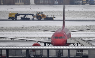L'aéroport de Bruxelles sous la neige, le 11 décembre 2017.