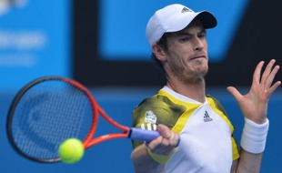 Le Britannique Andy Murray, tête de série N.3, s'est qualifié pour le troisième tour de l'Open d'Australie en surclassant le Portugais Joao Sousa en trois sets 6-2, 6-2, 6-4 jeudi à Melbourne.
