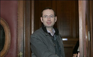 Le tribunal correctionnel de Paris a relaxé vendredi un blogueur, Christophe Grébert, poursuivi en diffamation par la mairie de Puteaux (Hauts-de-Seine), dans un des tout premiers jugements consacrés à ces nouveaux espaces d'expression sur internet.