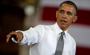 La cote de popularité du président américain Barack Obama s'est maintenue cette semaine au-dessus de 50%, selon un sondage CNN publié dimanche, malgré les trois polémiques impliquant son administration.
