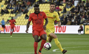 Le 25 septembre, Miazga face au Niçois Saint-Maximin... un des derniers matchs de l’Américain avec le FC Nantes.