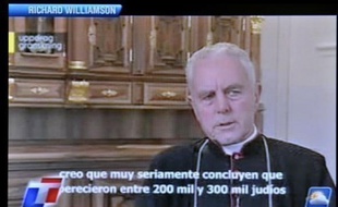 La vive polémique provoquée par la levée de l'excommunication de l'évêque intégriste et négationniste Richard Williamson, particulièrement en Israël et au sein de la communauté juive, avait semé le doute sur le maintien de la visite en Israël du pape.