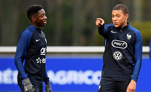 Ousmane Dembélé et Kylian Mbappé à l'entraînement avec l'équipe de France, le 23 mars 2017 à Clairefontaine.