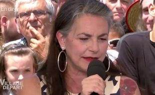 La chanteuse Lio dans l'émission Village Départs.