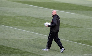 Bernard Laporte, sur la pelouse de l'Aviva stadium à Dublin, le 17 mai 2013.