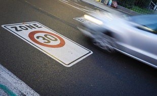 Illustration vitesse en voiture