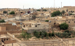 Les djihadistes de l'Etat Islamique sont en passe de perdre la ville de Tabqa en Syrie, une importante base de commandement sur la route de leur fief : Raqqa.