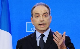 Après la défaite à la présidentielle et aux législatives, les critiques se font jour au sein de l'UMP sur sa "droitisation", avec en creux une remise en cause de la stratégie choisie par Nicolas Sarkozy lors de son quinquennat et sa campagne.