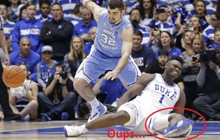 Etats Unis La future star de la NBA explose sa chaussure et se