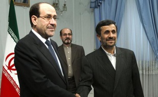 L'Irak aide son voisin iranien à contourner les sanctions internationales dont il fait l'objet, en faisant passer du pétrole en contrebande et en laissant Téhéran participer aux opérations d'échange de devises de sa banque centrale, rapporte dimanche le New York Times.